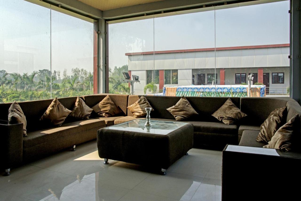 Hotel Oyo 62241 Swastik Garden à Dhāmpur Extérieur photo